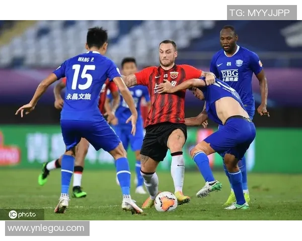 南京足球队与成都足球队赛后复盘分析双方战术意识与表现差异